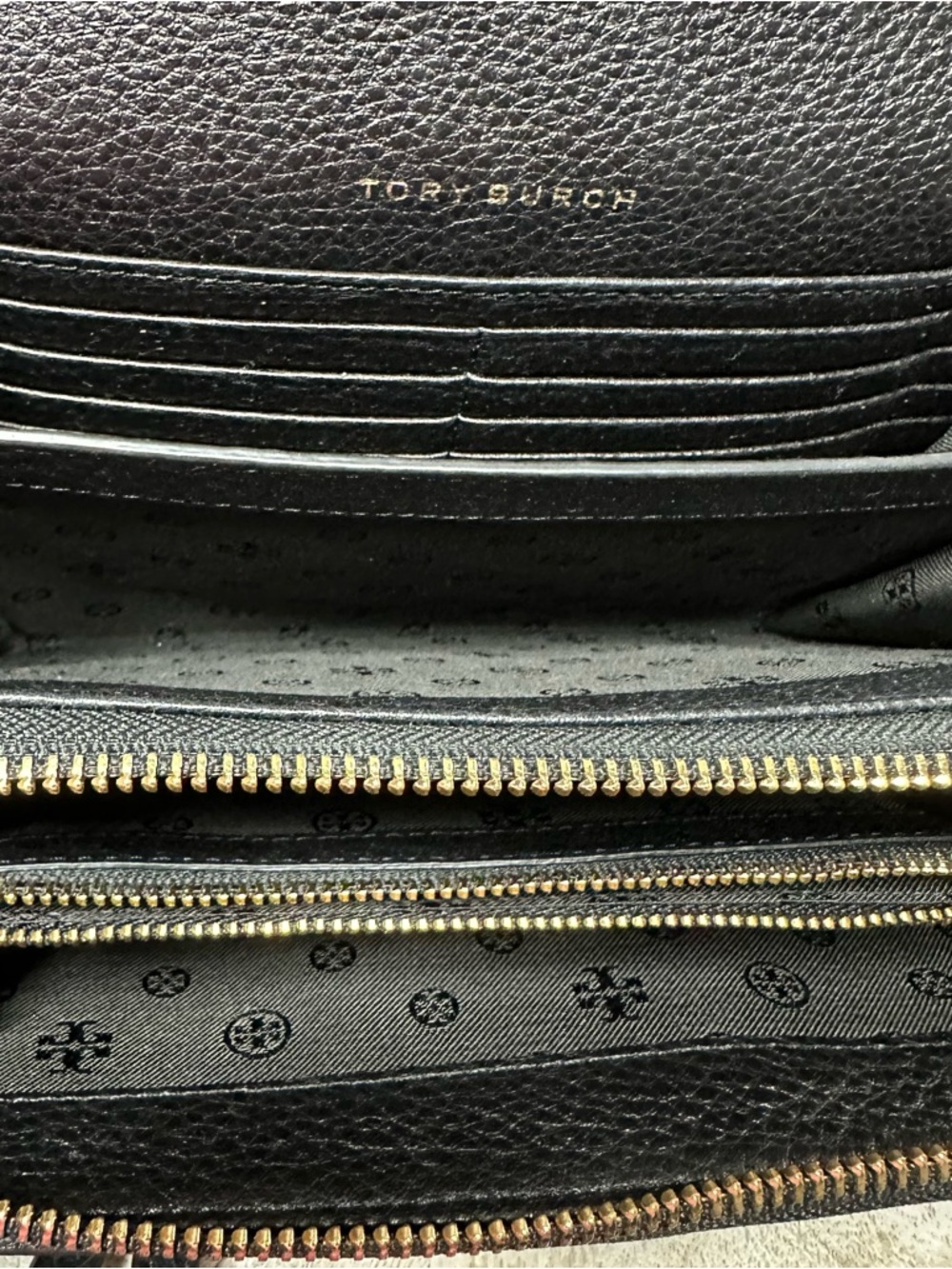 Tory Burch Black Pebbled Leather Crossbody Wallet with Logo - Picture 8 of 9